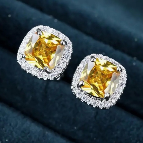 ✨✨Dainty Stud Citrine Earring✨✨✨ - Picture 1 of 4